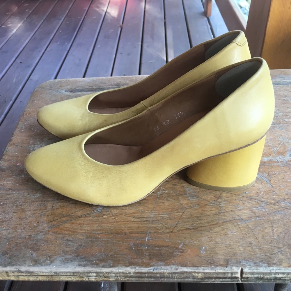 Audley leather pump heel shoes: yellow